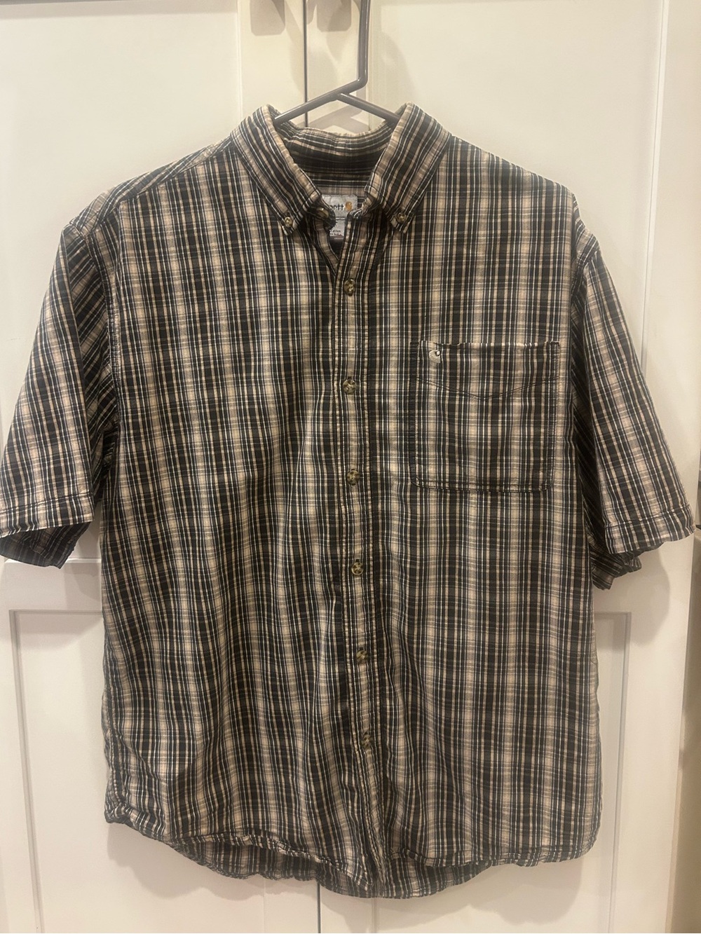 Carhartt short sleeve button down shirt. L